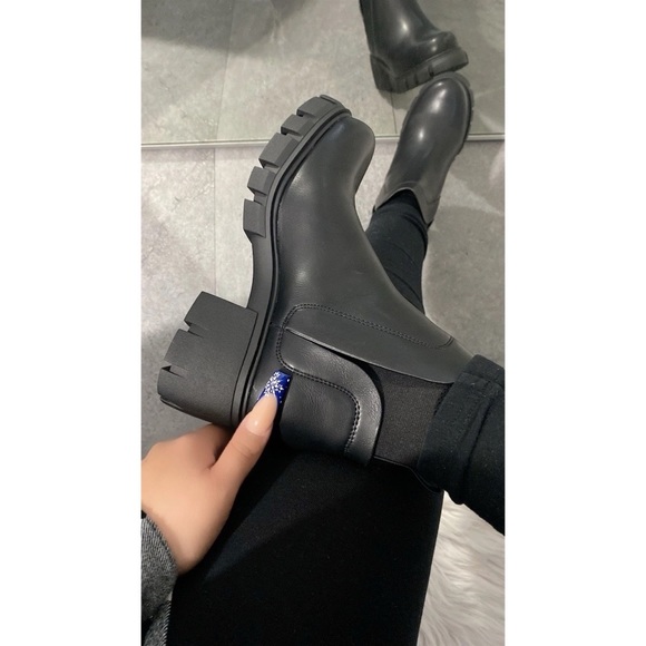 Shoes - NEW!! Back Elastic Combat Boot